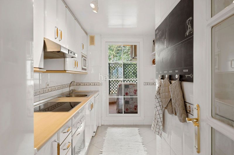 Foto ba3bbe2f-0628-4295-b123-6cb5f928b936. Piso en Las Brisas Marbella