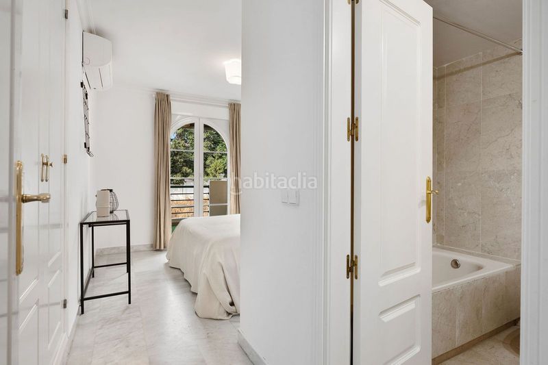 Foto d70fbf22-d8b0-47cb-9690-eb6458a3112a. Piso en Las Brisas Marbella