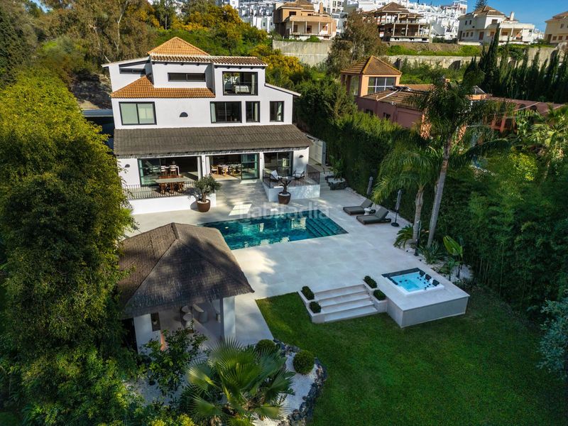 Foto a54716d1-1a79-4309-8917-e65dd752ad40. Casa adossada amb aparcament a Las Brisas Marbella