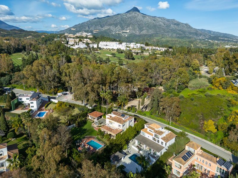Foto ce131a4d-6405-4219-ab23-6c08edd37097. Casa adossada amb aparcament a Las Brisas Marbella