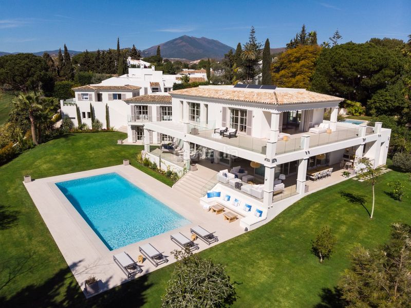 Foto 0ce23991-f6ab-48d1-a6c0-10fb9163c5f2. Casa adossada amb aparcament a Las Brisas Marbella