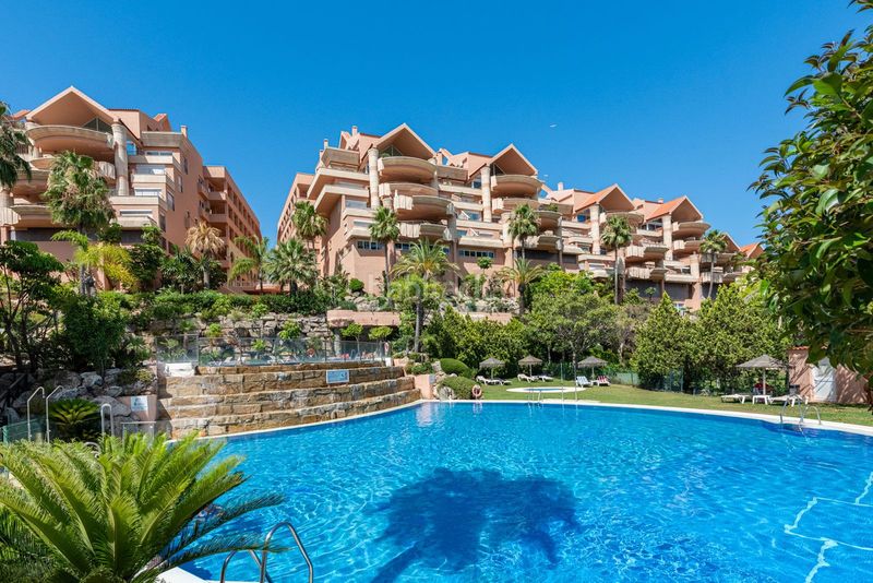 Foto 8b0ad7e3-3ae2-4822-8569-697f232f8b1e. Pis amb aparcament a Las Brisas Marbella