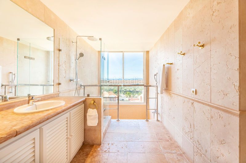 Foto 06732664-4d91-45f4-b033-37fee46ac95d. Àtic amb aparcament a Las Brisas Marbella