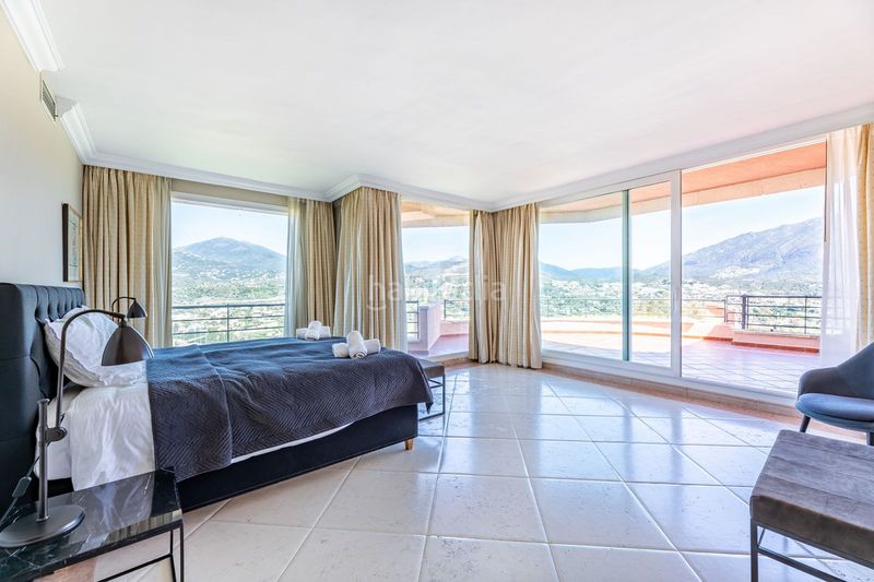 Foto b6ca14b2-20b9-4ab5-8070-01b01f37150a. Àtic amb aparcament a Las Brisas Marbella