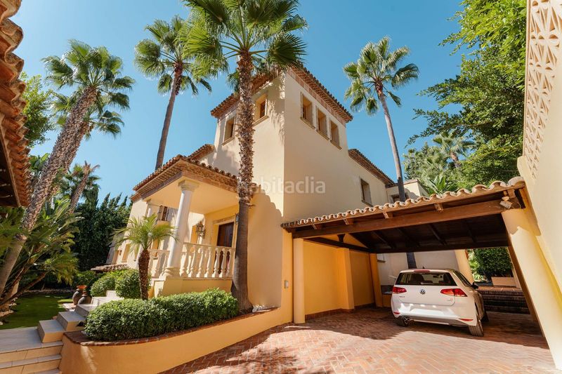 Foto 4426713c-f851-4ea7-b48b-51c44a893a7b. Casa adossada amb aparcament a Las Brisas Marbella