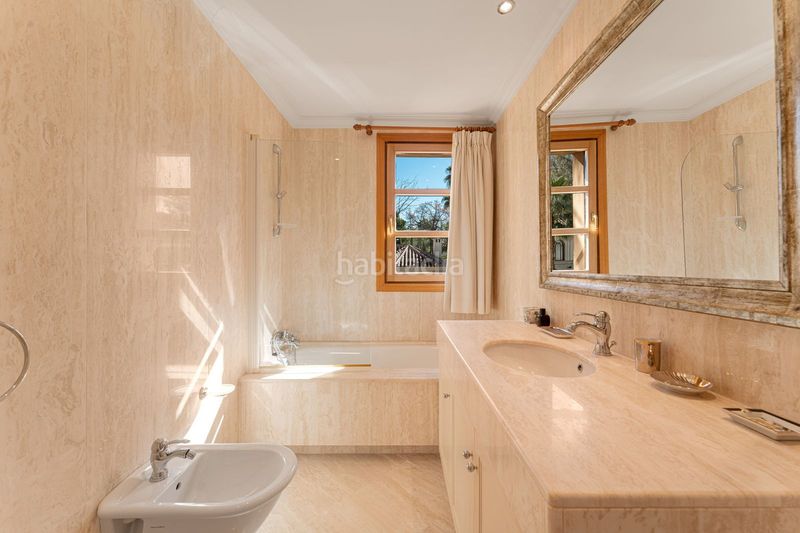 Foto b6253e69-e9e6-47db-8bcd-4d6c1a2a3f74. Casa adossada amb aparcament a Las Brisas Marbella