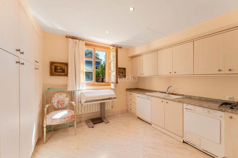 Foto c0ccb374-8cd4-4c36-b11c-bc6c6c7a60ca. Casa adossada amb aparcament a Las Brisas Marbella