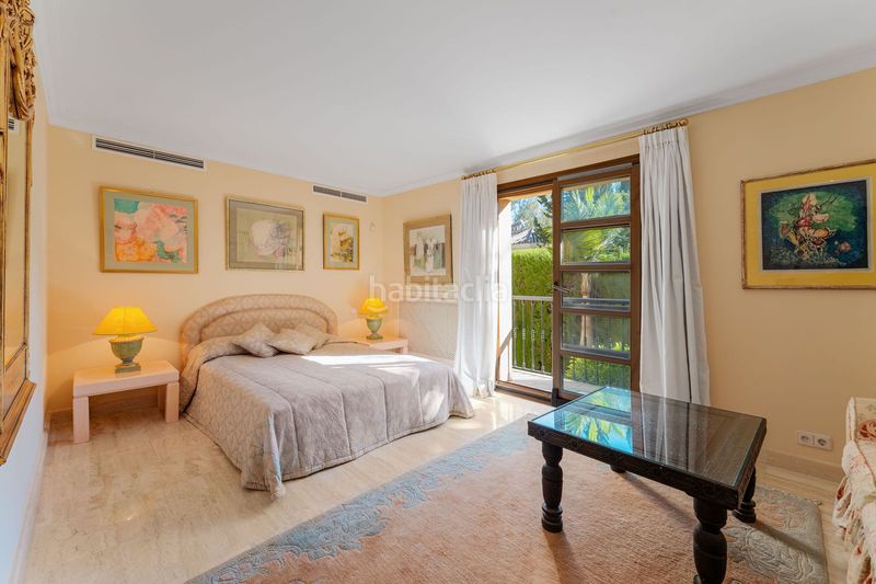 Foto c5d8bb3d-2d94-49cb-80e4-f51df20a5927. Casa adossada amb aparcament a Las Brisas Marbella