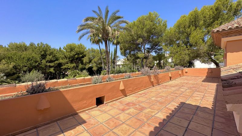 Foto 670cc853-eed9-45b4-b814-224ed1fb34ec. Casa adossada a La Carolina - Guadalpín Marbella