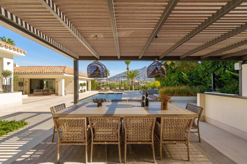 Foto c011dfdf-d85a-4483-a409-6781b90254ef. Casa adossada amb aparcament a Las Brisas Marbella