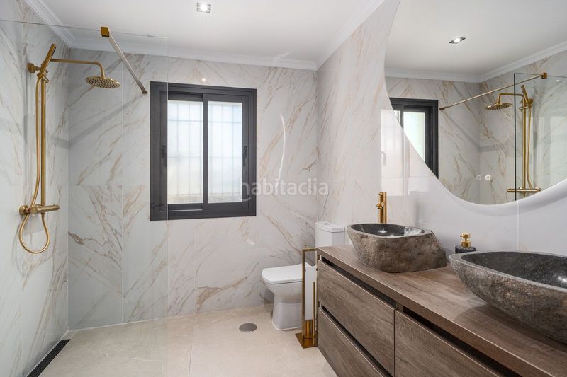 Foto 0f375561-40db-4bc9-85c0-5a6206e3802e. Casa adossada amb aparcament a Puerto Banús Marbella