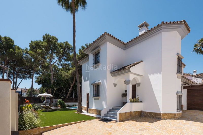 Foto 1807274f-337c-418a-9ebc-3e8bdf393152. Casa adossada amb aparcament a Puerto Banús Marbella
