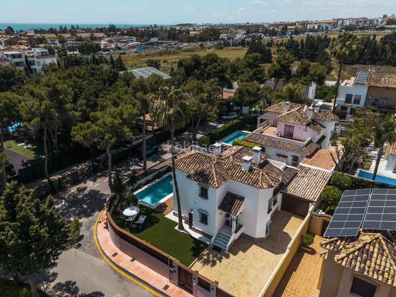 Foto 2c040af2-226a-4e89-a840-13a8b978df45. Casa adossada amb aparcament a Puerto Banús Marbella