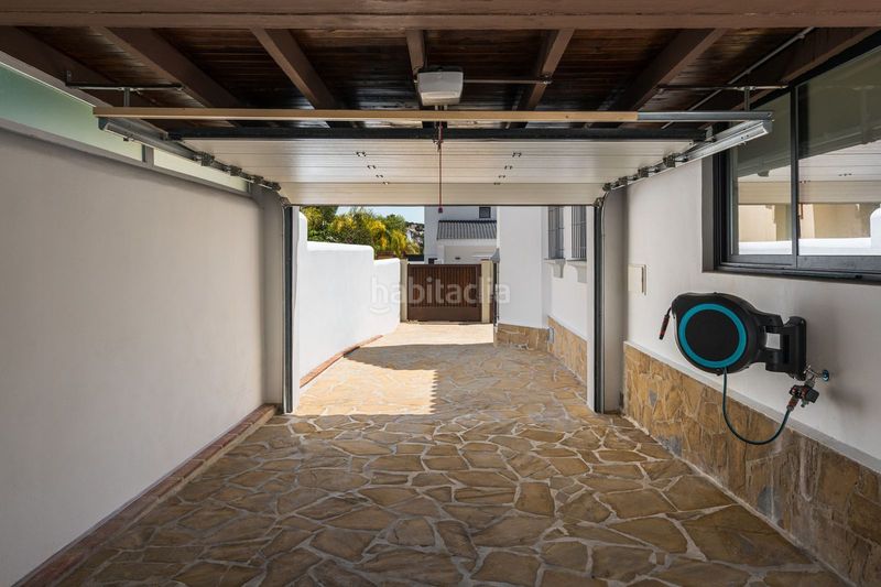 Foto f2bbfe5c-c2b5-40d1-85be-c511b080c40d. Casa adossada amb aparcament a Puerto Banús Marbella