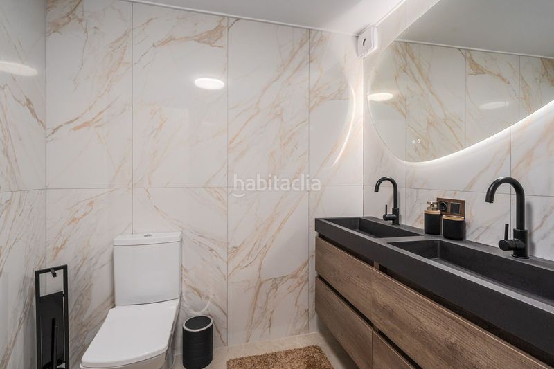 Foto f633b8d7-f5b3-465c-8f31-ca9d2c0b260a. Casa adossada amb aparcament a Puerto Banús Marbella
