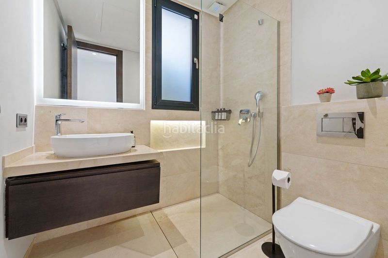 Foto 0680e455-7180-4501-a37e-5e03d00aa05b. Reihenhaus mit parking in Las Brisas Marbella