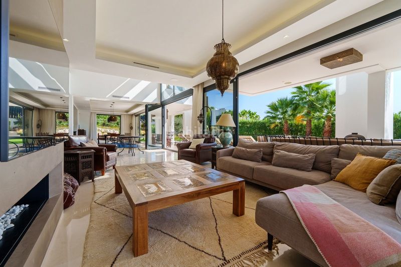Foto 5a6449b4-6a0c-4a94-b9cb-f5b85cf846d8. Reihenhaus mit parking in Las Brisas Marbella