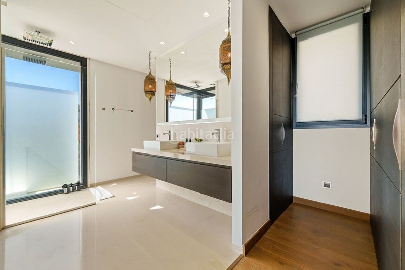 Foto b5b015d0-03c9-484b-8efc-0ce66d65a609. Reihenhaus mit parking in Las Brisas Marbella