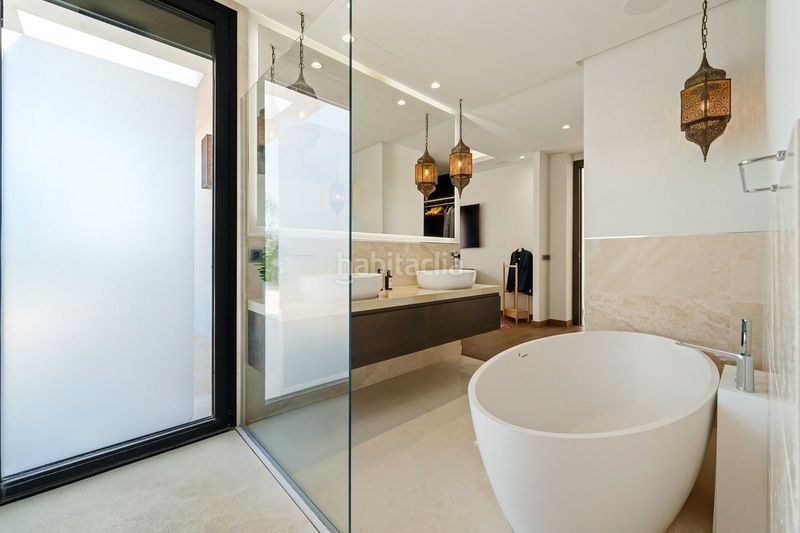 Foto d546c7bc-cd27-4de8-8160-60cc172b2e7c. Reihenhaus mit parking in Las Brisas Marbella