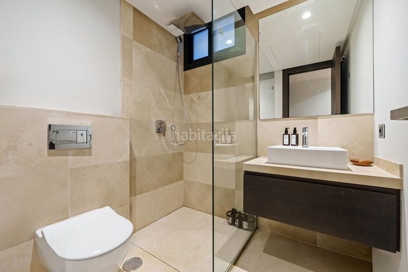 Foto e1c2aa50-6ac3-4703-a4bb-fec269c718b3. Reihenhaus mit parking in Las Brisas Marbella