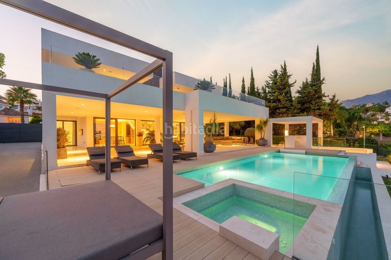 Foto a446da89-63d4-4d01-81cc-abf62dc0cdaa. Casa adossada amb aparcament a Las Brisas Marbella