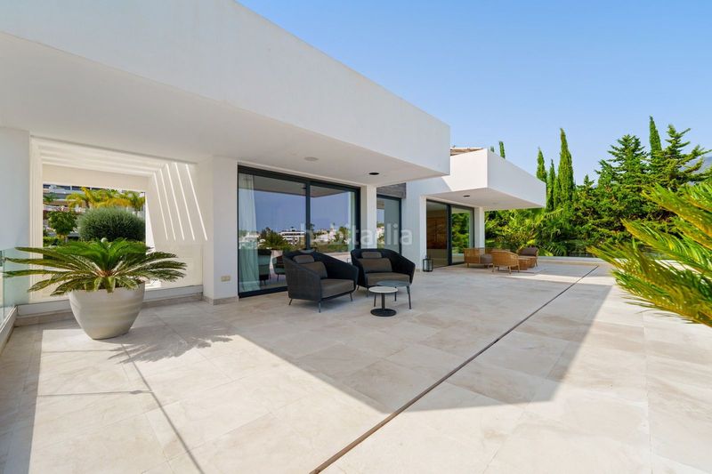 Foto bfb6eea6-0982-4551-a503-34f9471dc50a. Casa adossada amb aparcament a Las Brisas Marbella