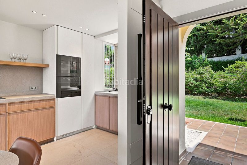 Foto 0b25aba4-2efd-498f-a8b6-700ab9c55e8a. Casa adossada a bahía de Marbella Marbella