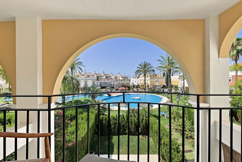 Foto 6d0fd0de-4588-411a-b648-42d049eeb102. Casa adossada a bahía de Marbella Marbella