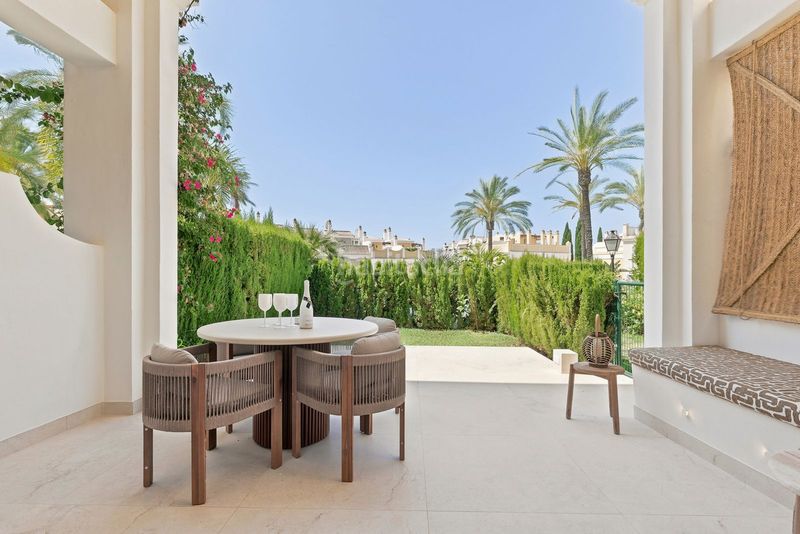 Foto c775368e-8f5b-4ceb-9ae8-eda4cf3b3769. Casa adossada a bahía de Marbella Marbella