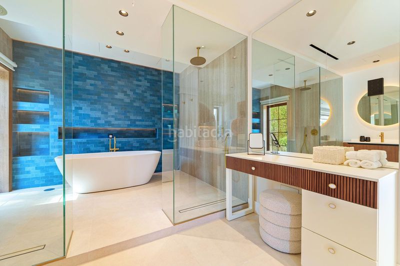 Foto 0a8fa442-f121-48e3-8642-b8e9d69eab87. Casa adossada a Puerto Banús Marbella