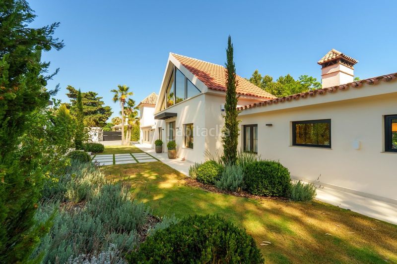 Foto ca81309b-fda9-4067-9fdd-ca1da48a8b1c. Casa adossada a Puerto Banús Marbella