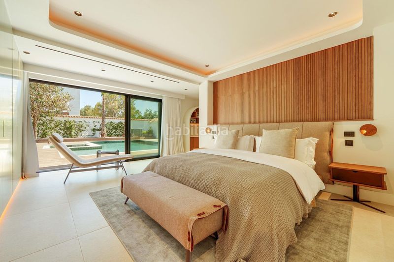 Foto e9daf230-cbc1-4697-9065-40e94a8a875b. Casa adossada a Puerto Banús Marbella