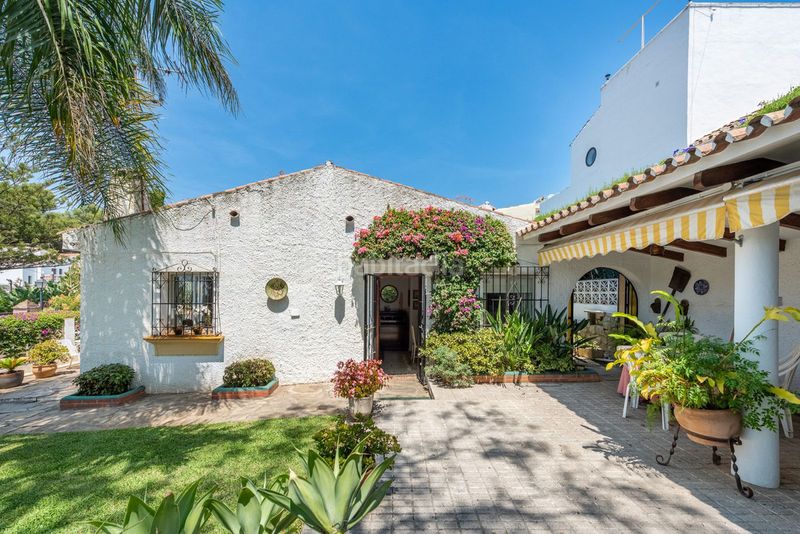 Foto ff9cf433-4419-46c0-8ff9-714869d018c8. Casa adossada amb aparcament a Las Brisas Marbella