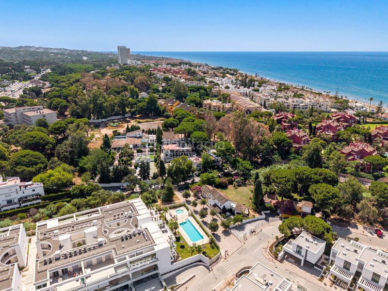 Foto f6e9491d-b4c4-4406-b14c-c67de128d429. Pis a Elviria Marbella