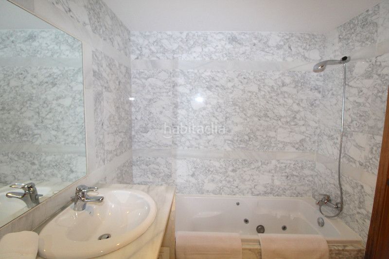 Foto acdb06a1-cd78-49b5-8237-ab235782252a. Àtic a Puerto Banús Marbella