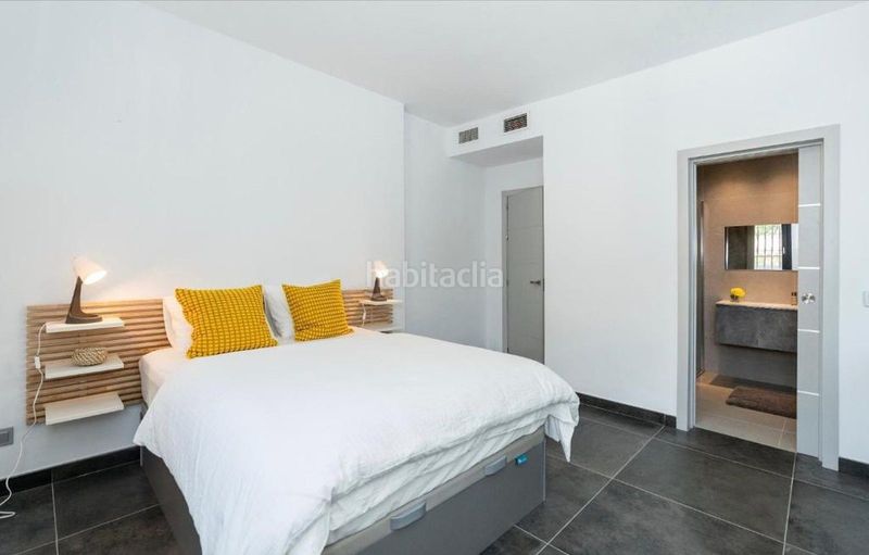 Foto a3c1c808-b732-4ba3-a91d-bf690a83f8ff. Casa adossada a Las Brisas Marbella