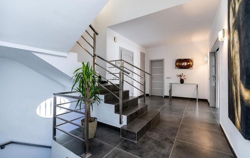 Foto c1b63a72-cdbb-407a-9ebb-649f21cb5bef. Casa adossada a Las Brisas Marbella