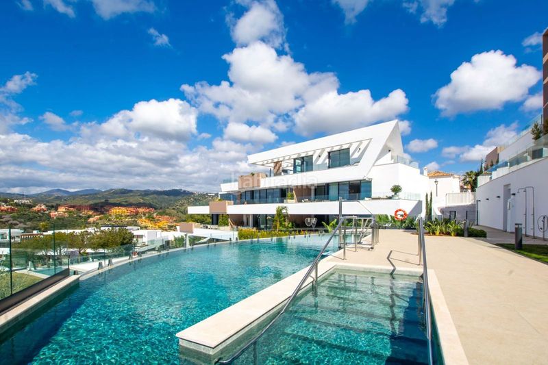Foto 8d850249-1c5f-415f-b2eb-73a83c469ecd. Pis amb aparcament a Cabopino - Artola Marbella