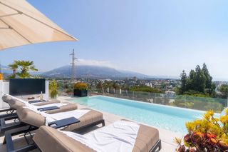 Semi detached house in Las Brisas