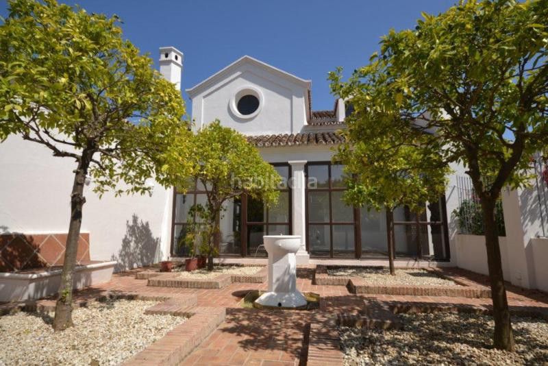 Foto a7a11dc7-9434-438d-9066-50f9a3a27098. Casa adosada en Guadalmina Baja Marbella