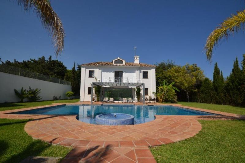 Foto c4f26346-90c6-4e2a-8ef8-f9f613121994. Casa adosada en Guadalmina Baja Marbella