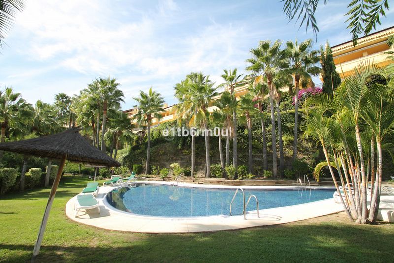 Foto 5e41927e-e0d0-4d9c-8c6d-eb019068134a. Pis a La Carolina - Guadalpín Marbella