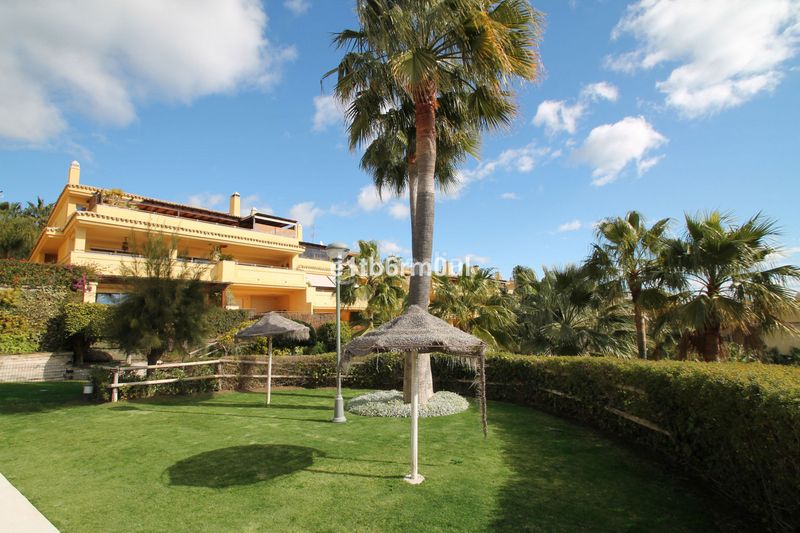 Foto 710d2b72-3633-46bb-8729-c49f4b52787c. Pis a La Carolina - Guadalpín Marbella