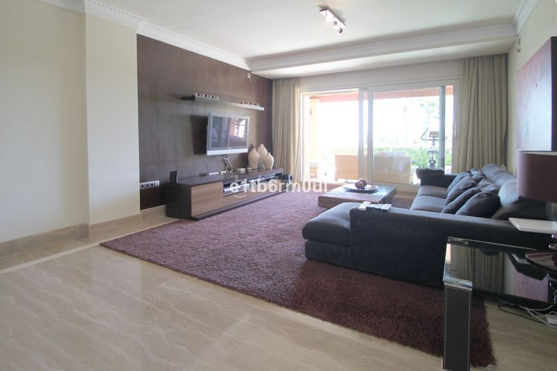 Foto c76a6a46-c787-4212-8166-f59b0a354fed. Pis a La Carolina - Guadalpín Marbella