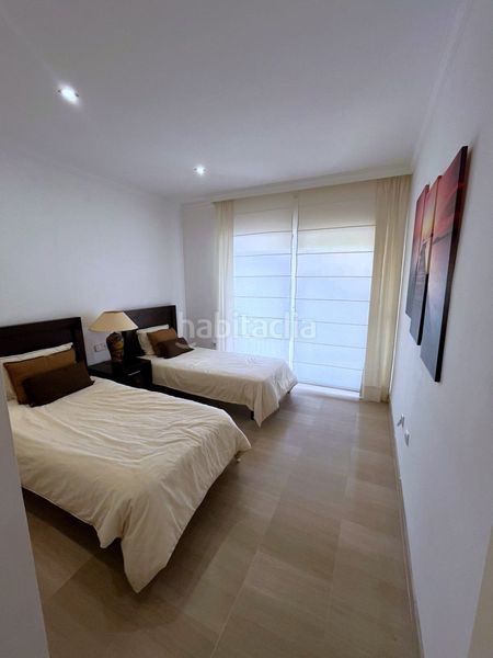 Foto 1126ef0a-8d26-48c5-8b57-d7f3a808f34d. Pis a bahía de Marbella Marbella