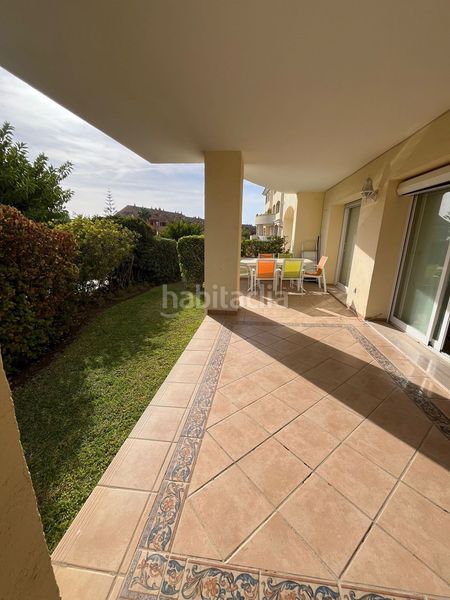 Foto f0b62462-b047-4530-ad07-d00f1099ab62. Pis a bahía de Marbella Marbella