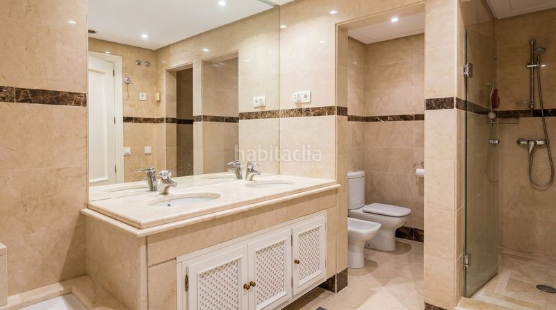 Foto c0e6af3f-f83b-48c2-acae-5e0537981c7a. Pis a Las Brisas Marbella