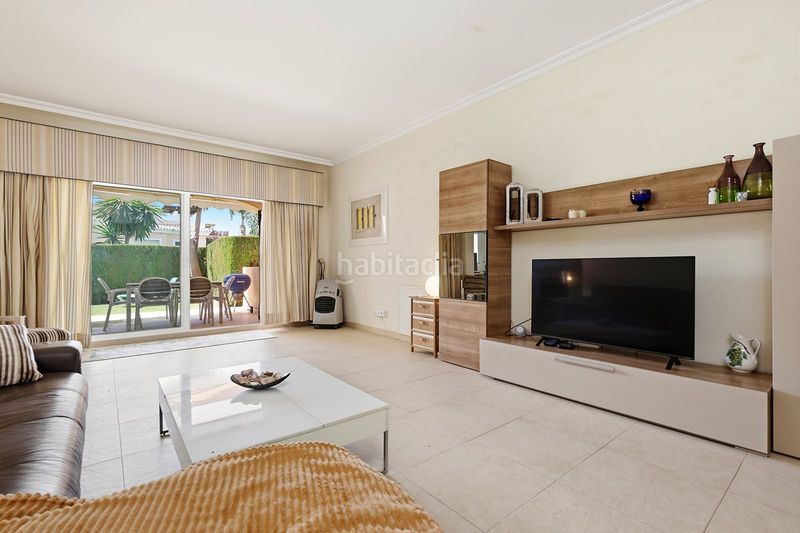 Foto ec7981a8-c605-480d-ad02-55bd96365552. Pis a Centro Estepona