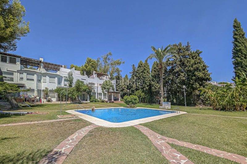 Foto 0cdb8e4d-7751-41ad-9fcf-721447bb2981. Casa adossada amb aparcament a Las Brisas Marbella