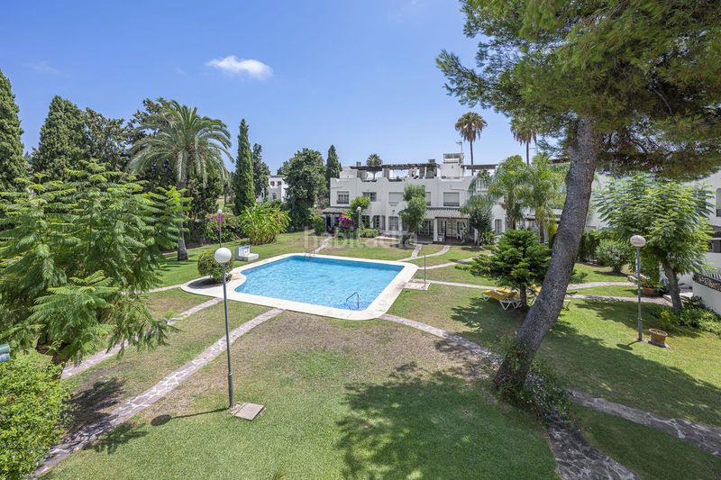 Foto 3770f401-9eb0-42b1-a828-60018394a3f2. Casa adossada amb aparcament a Las Brisas Marbella